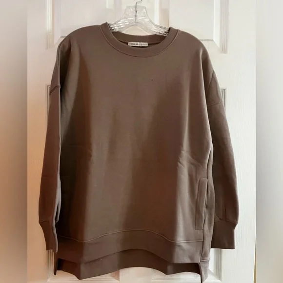 Zenana/women’s NWOT Cocoa Boyfriend Crewneck Top Size S - Picture 3 of 7